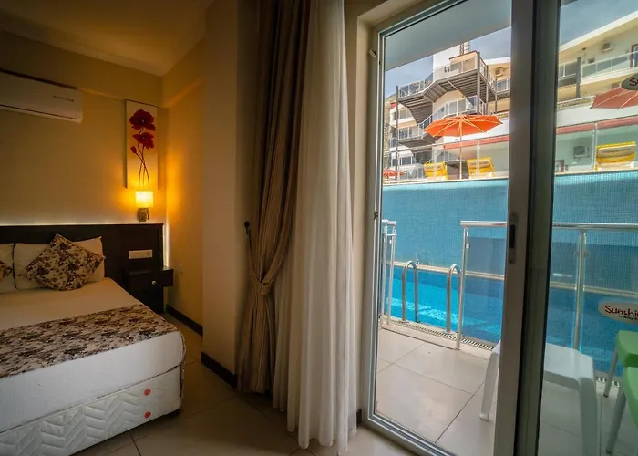 מלון Sunshine 4*